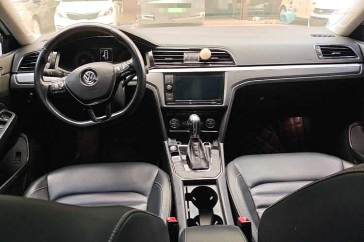 Used Volkswagen Lamando 2019 280TSI DSG Comfort Edition China VI standard Center Console