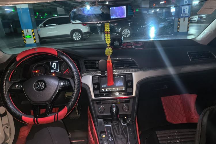 Used Volkswagen Lamando 2019 230TSI DSG Fashion Edition China V Standard Center Console