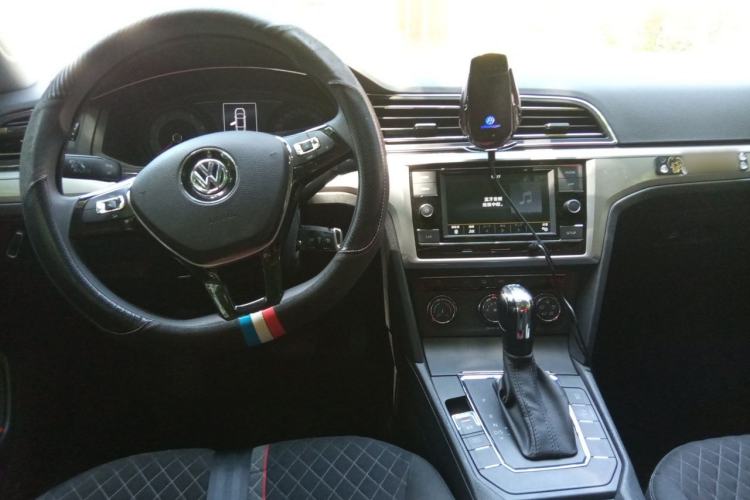 Used Volkswagen Lamando 2019 230TSI DSG Fashion Edition China VI Center Console