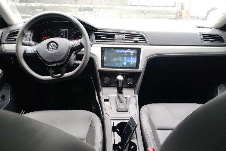 Used Volkswagen Lamando 2019 230TSI DSG Fashion Edition China V Standard Center Console