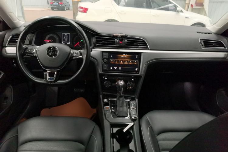 Used Volkswagen Lamando 2019 280TSI DSG Comfort Edition China VI standard Center Console