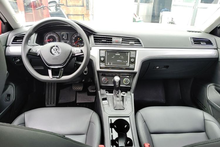 Used Volkswagen Lamando 2019 230TSI DSG Fashion Edition China V Standard Center Console