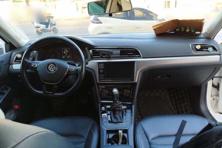 Used Volkswagen Lamando 2019 280TSI DSG Comfort Edition China VI standard Center Console