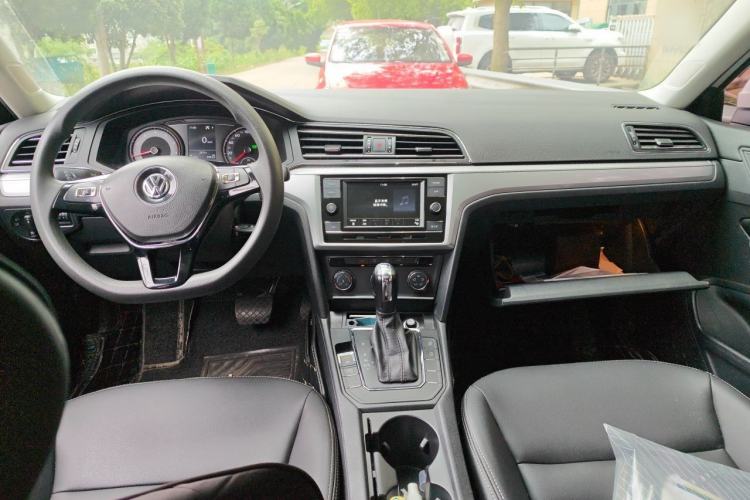 Used Volkswagen Lamando 2019 230TSI DSG Fashion Edition China V Standard Center Console