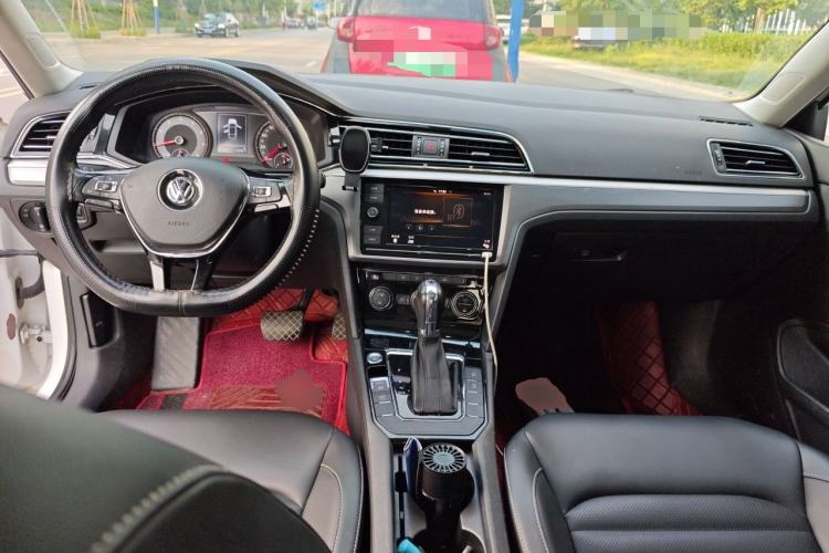 Used Volkswagen Lamando 2019 280TSI DSG Comfort Edition China VI standard Center Console