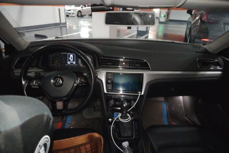 Used Volkswagen Lamando 2019 280TSI DSG Comfort Edition China VI standard Center Console