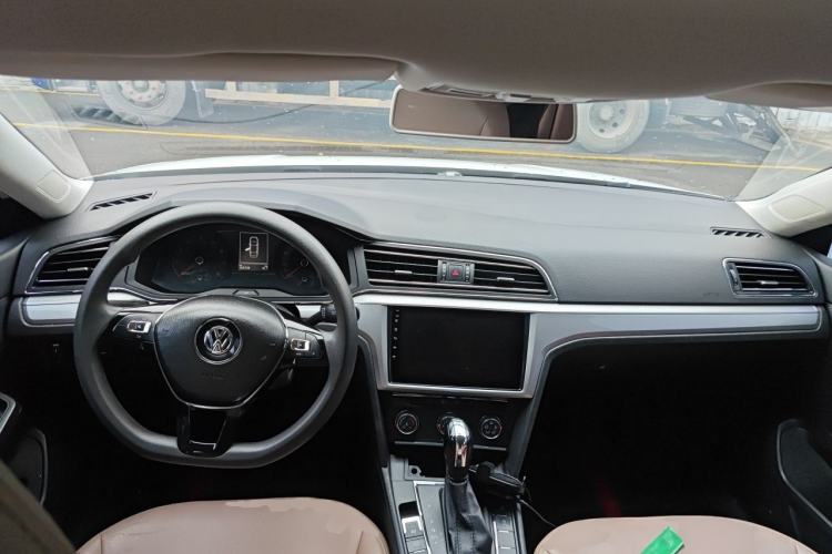Used Volkswagen Lamando 2019 230TSI DSG Fashion Edition China V Standard Center Console