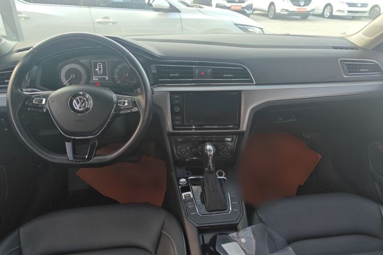 Used Volkswagen Lamando 2019 280TSI DSG Comfort Edition China VI standard Center Console