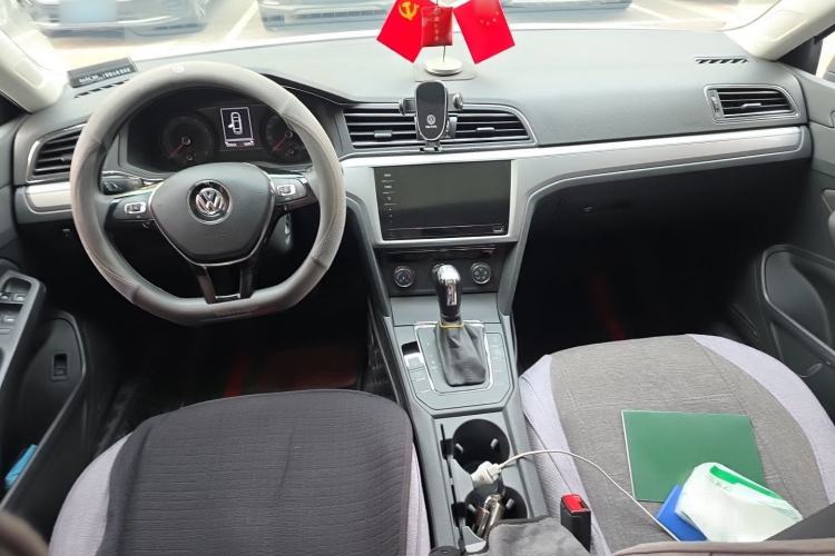 Used Volkswagen Lamando 2019 230TSI DSG Fashion Edition China V Standard Center Console
