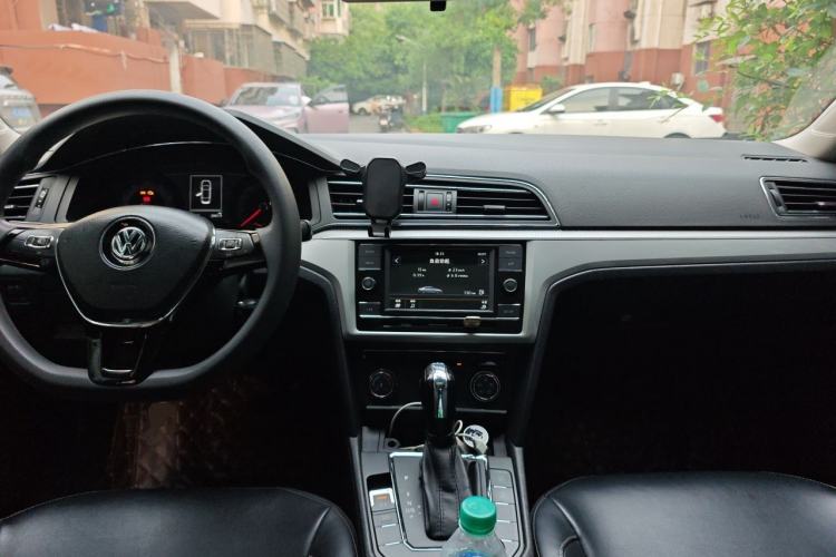 Used Volkswagen Lamando 2019 230TSI DSG Fashion Edition China V Standard Center Console