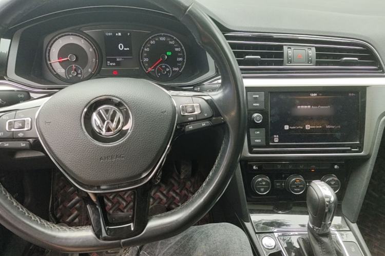 Used Volkswagen Lamando 2019 280TSI DSG Comfort Edition China VI standard Center Console
