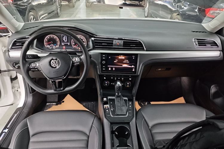 Used Volkswagen Lamando 2019 280TSI DSG Comfort Edition China VI standard Center Console
