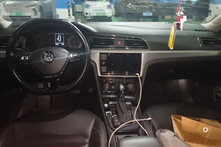 Used Volkswagen Lamando 2019 280TSI DSG Comfort Edition China VI standard Center Console