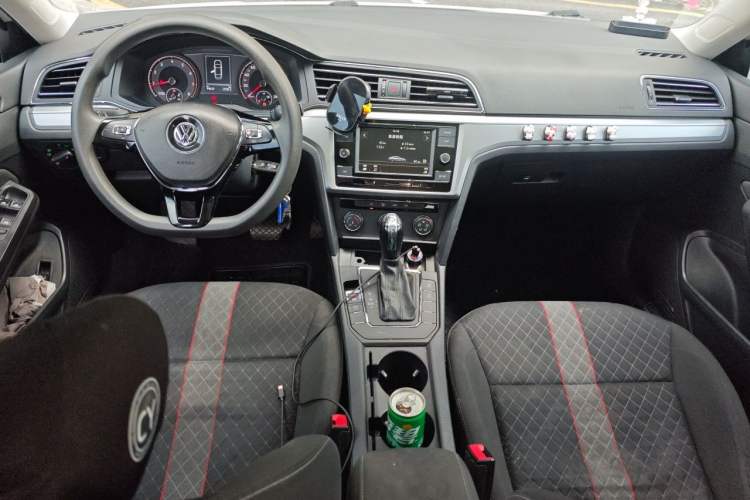 Used Volkswagen Lamando 2019 230TSI DSG Fashion Edition China V Standard Center Console