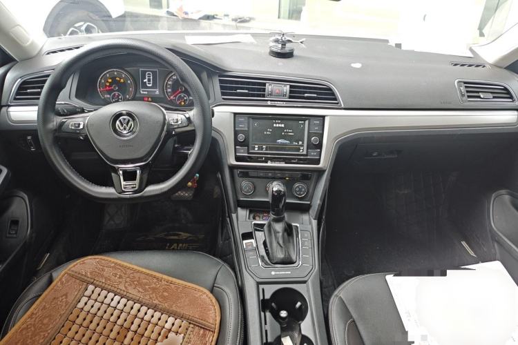 Used Volkswagen Lamando 2019 230TSI DSG Fashion Edition China VI Center Console