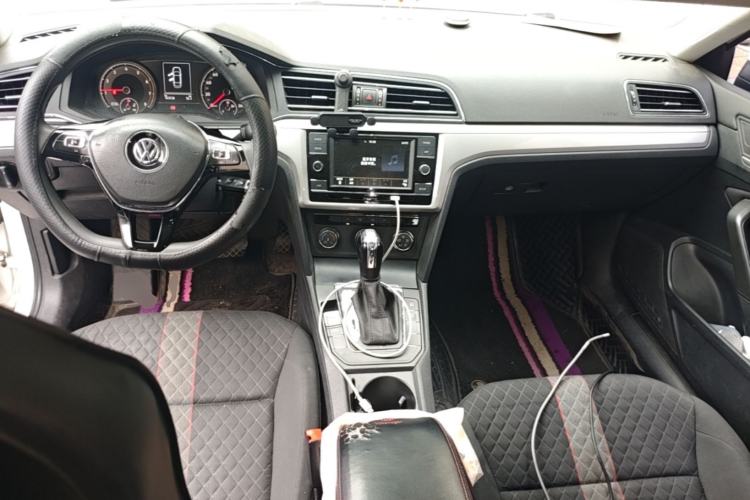 Used Volkswagen Lamando 2019 230TSI DSG Fashion Edition China VI Center Console