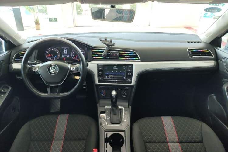 Used Volkswagen Lamando 2019 230TSI DSG Fashion Edition China V Standard Center Console