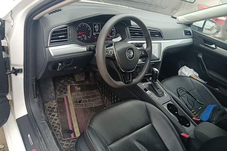 Used Volkswagen Lamando 2019 230TSI DSG Fashion Edition China V Standard Center Console