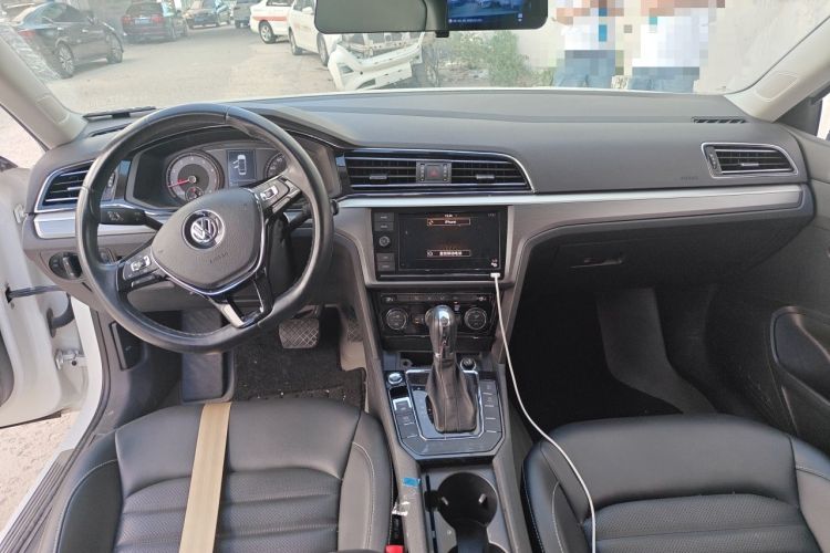 Used Volkswagen Lamando 2019 280TSI DSG Comfort Edition China VI standard Center Console