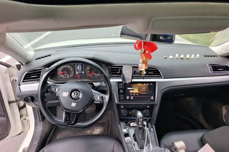 Used Volkswagen Lamando 2019 280TSI DSG Comfort Edition China VI standard Center Console