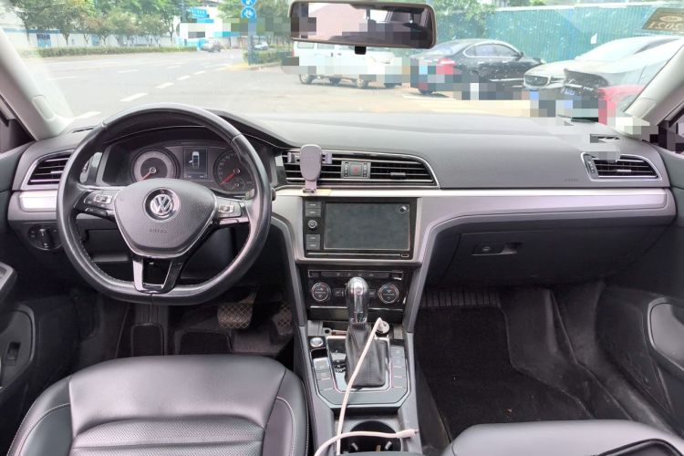 Used Volkswagen Lamando 2019 280TSI DSG Comfort Edition China VI standard Center Console