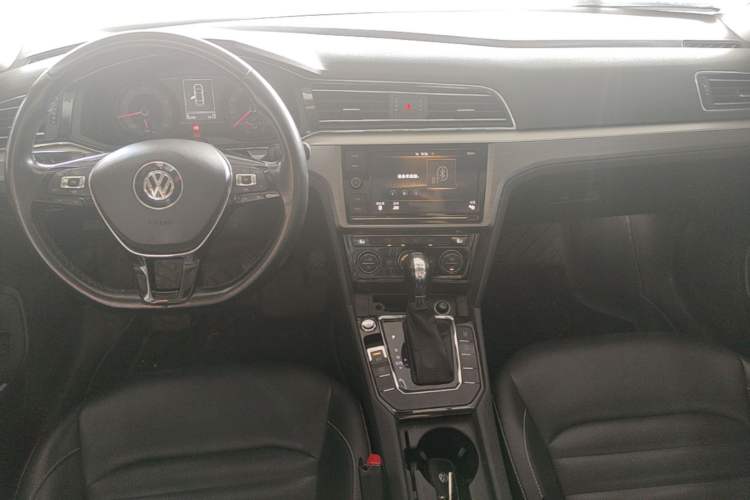 Used Volkswagen Lamando 2019 280TSI DSG Comfort Edition China VI standard Center Console