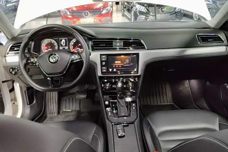 Used Volkswagen Lamando 2019 280TSI DSG Comfort Edition China VI standard Center Console