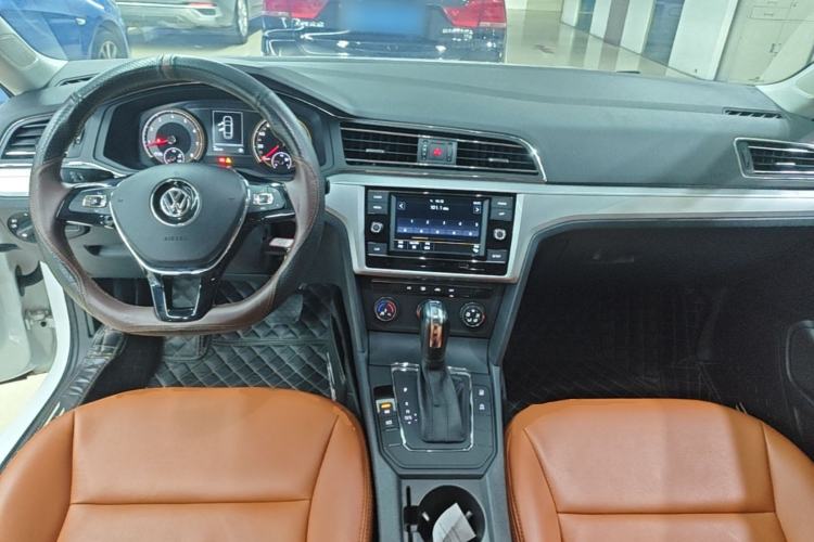 Used Volkswagen Lamando 2019 230TSI DSG Fashion Edition China V Standard Center Console