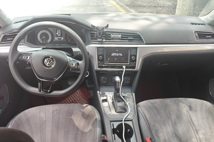 Used Volkswagen Lamando 2019 230TSI DSG Fashion Edition China V Standard Center Console
