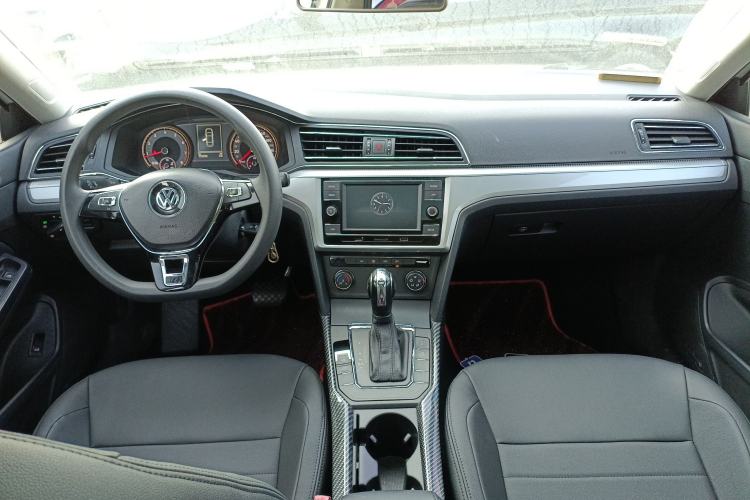 Used Volkswagen Lamando 2019 230TSI DSG Fashion Edition China V Standard Center Console