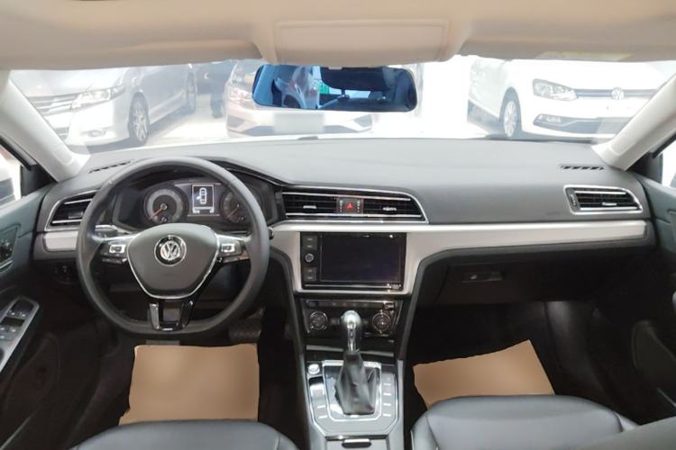Used Volkswagen Lamando 2019 280TSI DSG Comfort Edition China V Standard Center Console