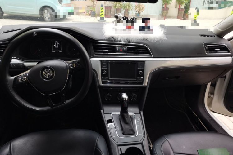 Used Volkswagen Lamando 2019 230TSI DSG Fashion Edition China V Standard Center Console