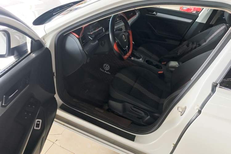 Used Volkswagen Lamando 2019 230TSI DSG Fashion Edition China V Standard Driver Seat