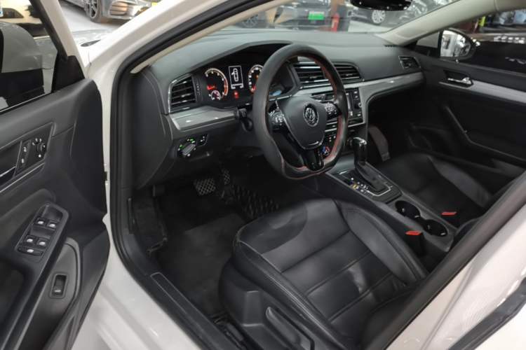 Used Volkswagen Lamando 2019 230TSI DSG Fashion Edition China V Standard Driver Seat
