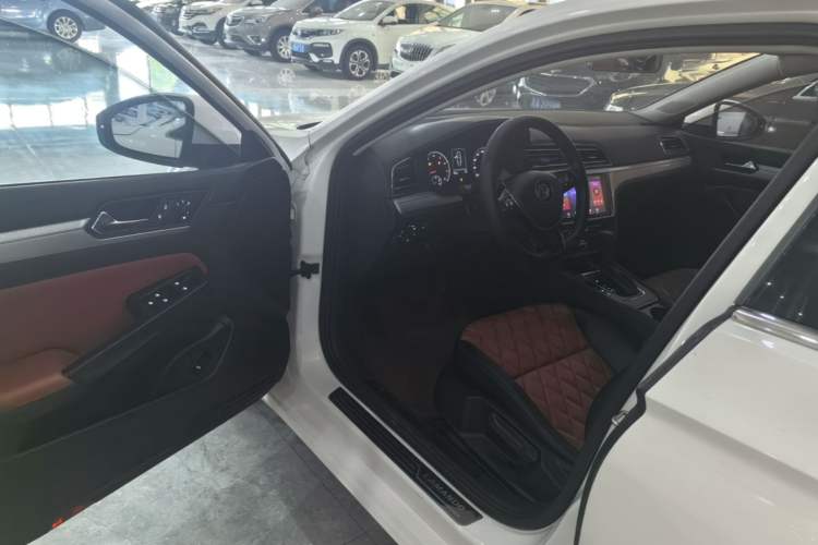 Used Volkswagen Lamando 2019 230TSI DSG Fashion Edition China V Standard Driver Seat