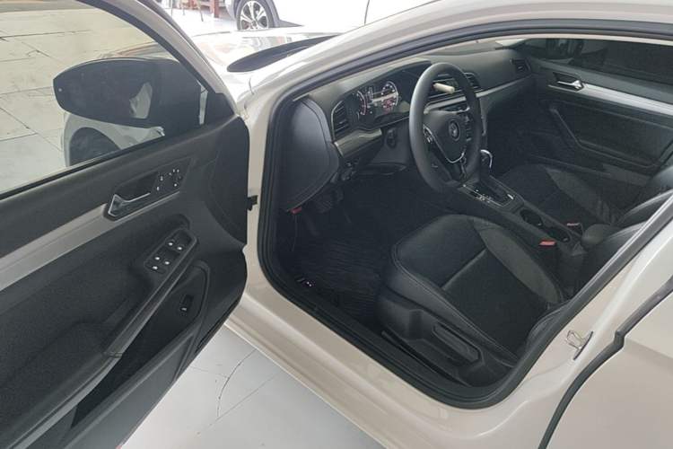 Used Volkswagen Lamando 2019 230TSI DSG Fashion Edition China V Standard Driver Seat