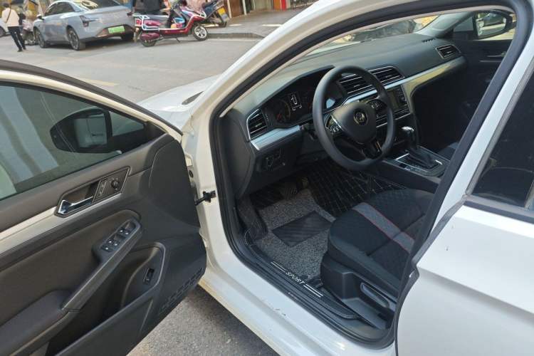 Used Volkswagen Lamando 2019 230TSI DSG Fashion Edition China VI Driver Seat
