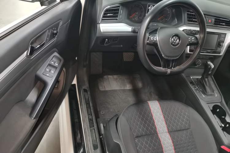Used Volkswagen Lamando 2019 230TSI DSG Fashion Edition China V Standard Driver Seat
