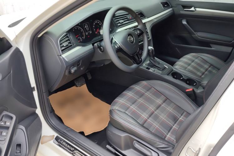 Used Volkswagen Lamando 2019 230TSI DSG Fashion Edition China V Standard Driver Seat