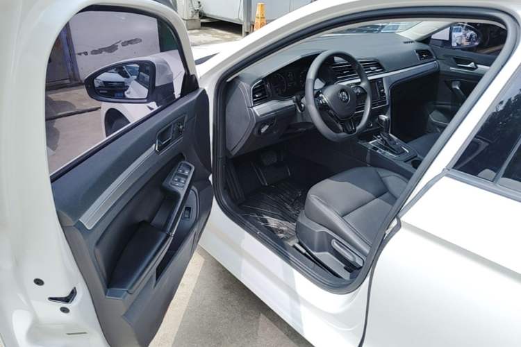 Used Volkswagen Lamando 2019 230TSI DSG Fashion Edition China V Standard Driver Seat