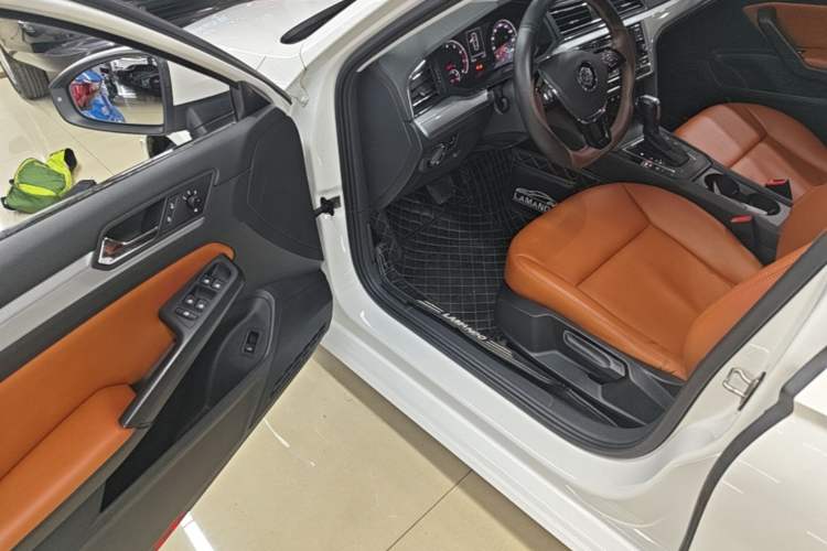 Used Volkswagen Lamando 2019 230TSI DSG Fashion Edition China V Standard Driver Seat