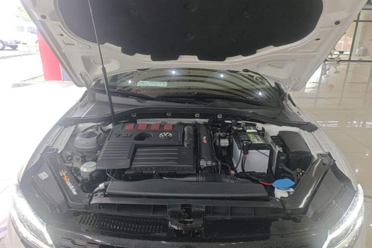 Used Volkswagen Lamando 2019 280TSI DSG Comfort Edition China VI standard Engine Bay