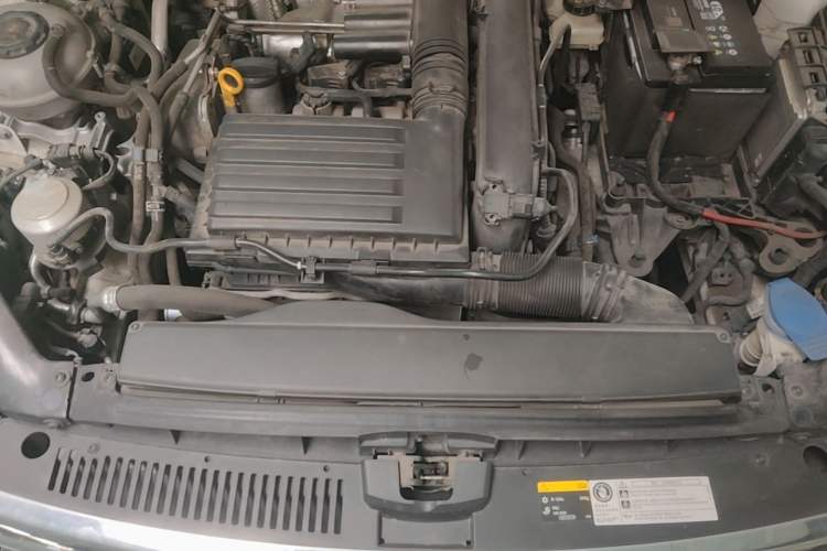 Used Volkswagen Lamando 2019 280TSI DSG Comfort Edition China VI standard Engine Bay