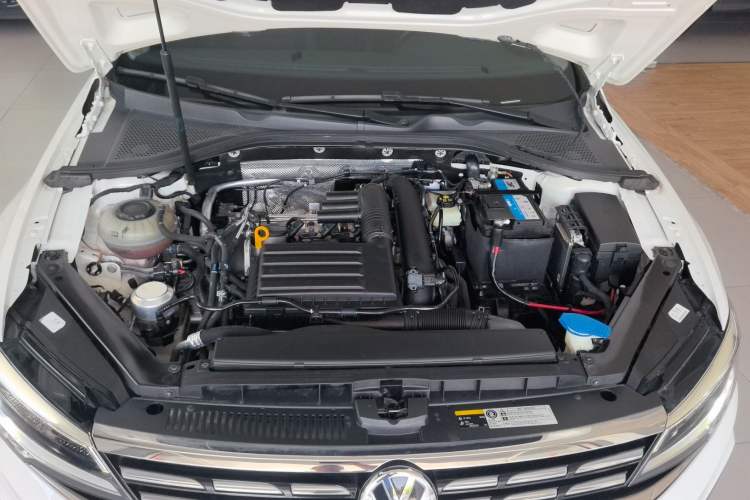 Used Volkswagen Lamando 2019 280TSI DSG Comfort Edition China VI standard Engine Bay