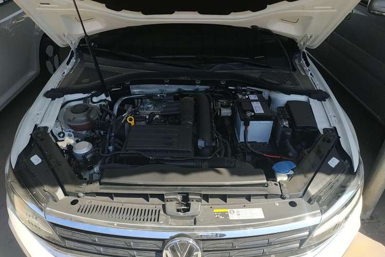 Used Volkswagen Lamando 2019 230TSI DSG Vision Edition China VI Standard Engine Bay