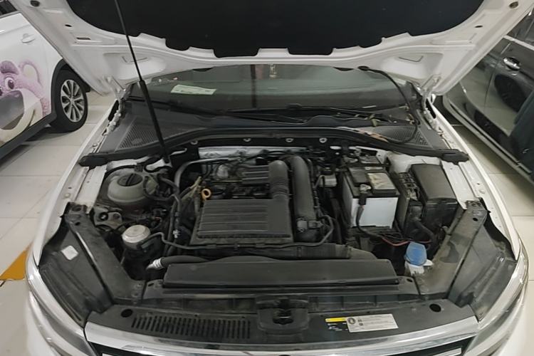 Used Volkswagen Lamando 2019 230TSI DSG Fashion Edition China VI Engine Bay