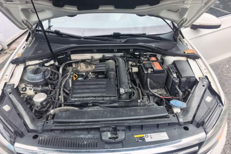 Used Volkswagen Lamando 2019 280TSI DSG Comfort Edition China VI standard Engine Bay