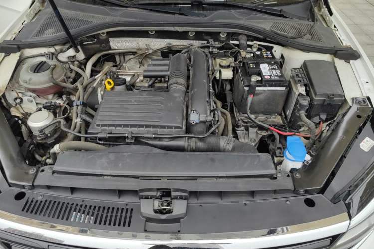 Used Volkswagen Lamando 2019 230TSI DSG Vision Edition China VI Standard Engine Bay