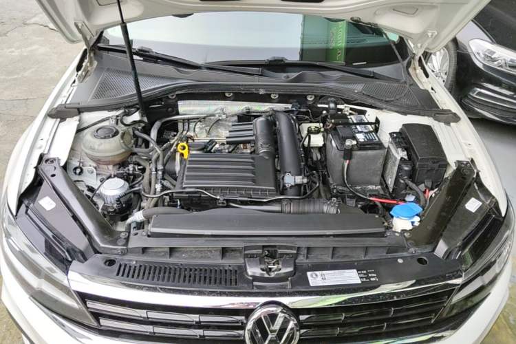 Used Volkswagen Lamando 2019 230TSI DSG Vision Edition China VI Standard Engine Bay