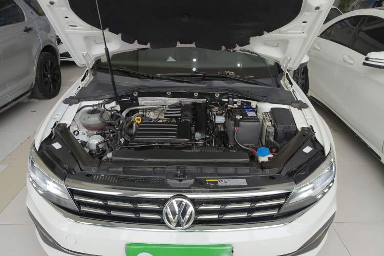 Used Volkswagen Lamando 2019 230TSI DSG Fashion Edition China VI Engine Bay